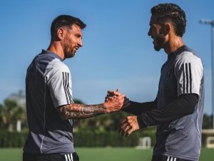 Vitória surpreende e acerta contratação de companheiro de Messi e Suárez