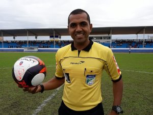 Eziquiel Sousa Costa apita confronto entre Bahia x Jequié pelo Campeonato Baiano