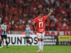 Jornalista aponta interesse do Vitória em retorno de jogador revelado pelo clube 
