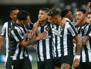 Adversário do Vitória na Copa do BR, Botafogo vence o Atlético-GO pelo Brasileirão