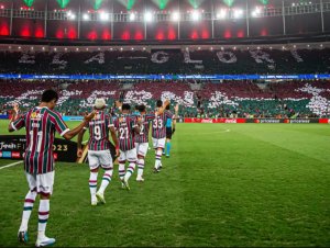 Por festa com mulheres na concentração, Fluminense afasta herói da Libertadores e mais três
