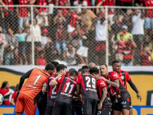 CBF altera horário de jogo entre Vasco e Vitória; confira