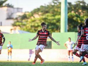 Cristiane marca dois e Fla vence Flu por 3 a 1 no Brasileiro Feminino
