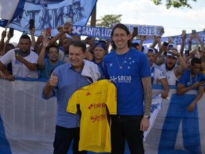 Cruzeiro anuncia contratação do goleiro Cássio
