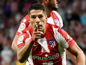 Atlético de Madrid anuncia que não vai renovar com Suárez e homenageia atleta