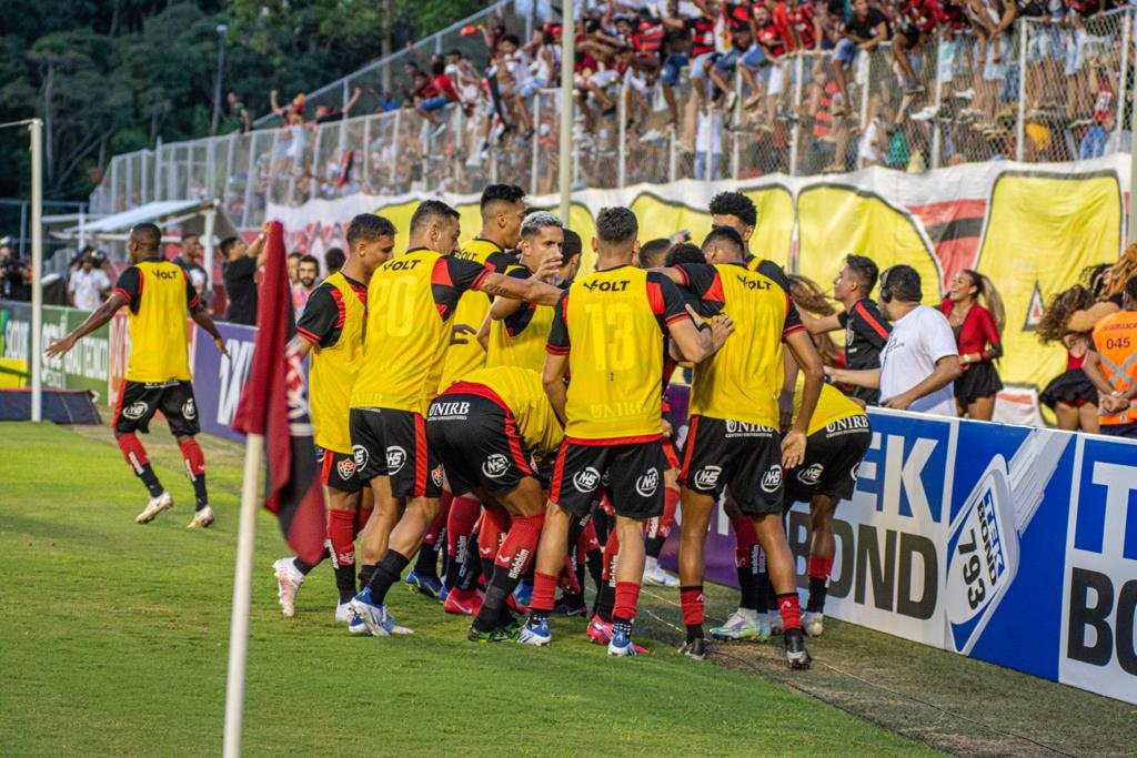 Wesley Pionteck chega ao Barradão para assinar com o Vitória - Notícias -  Galáticos Online