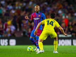 Dani Alves recebe homenagem do Barcelona em amistoso pelo Pumas