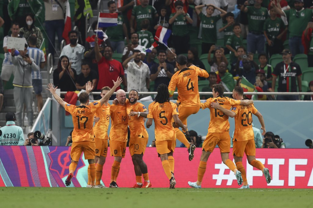 Com gols na reta final, Holanda vence Senegal por 2 x 0 na Copa