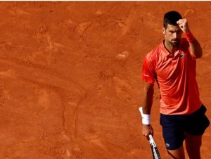 Djokovic vence Alcaraz e pode recuperar a liderança na disputa final de Roland Garros