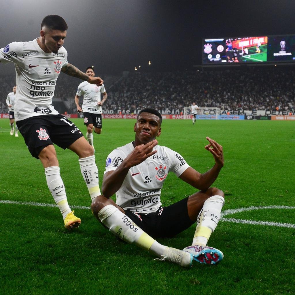 Renato Augusto muda o jogo no 2° tempo, e Corinthians bate o Universitário  pelo mata-mata da Sula - Notícias - Galáticos Online