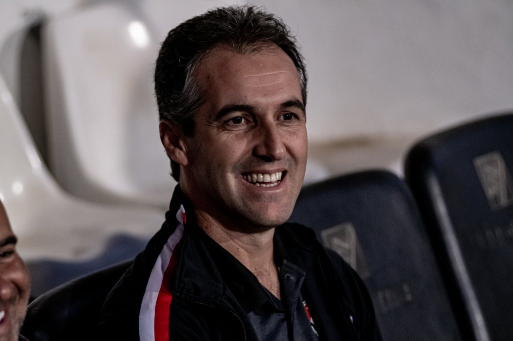 Apesar de empate, técnico do Vila Nova vê mudança de atitude no time