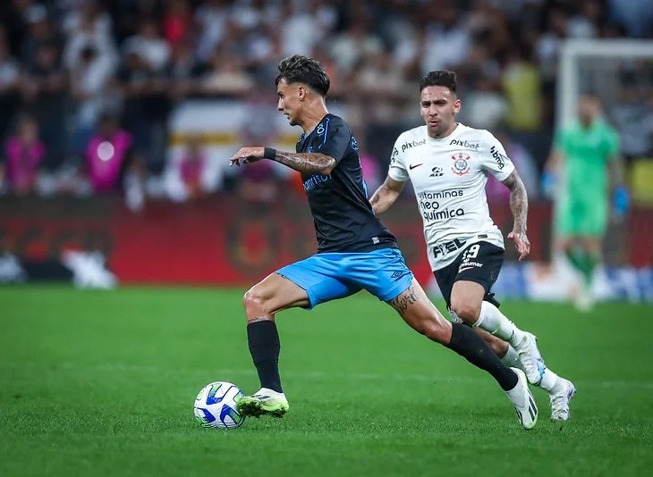 Corinthians fica no empate com o Grêmio em jogo de oito gols no Brasileirão