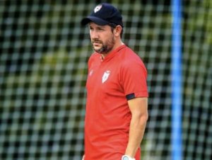 Ex-Atlético-GO e Vila Nova, técnico Lucas Oliveira morre aos 43 anos