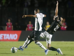 Luiz Gabriel Oliveira vence canadense por nocaute técnico e vai às