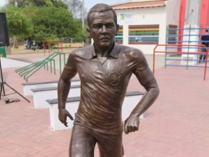 Prefeitura de Juazeiro vai retirar estátua de Daniel Alves