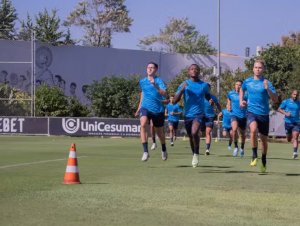 Grêmio retoma treinos no CT do Corinthians após 15 dias de inatividade por conta de enchentes no RS