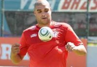 Adriano é perdoado e ganha nova oportunidade no Flamengo
