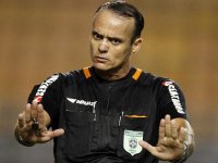 Árbitro surpreende e pede para não apitar jogos do Fluminense  