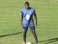 Victor Lemos treina como titular e pode ser a novidade no Bahia