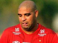 Flamengo confirma rescisão de contrato de Adriano