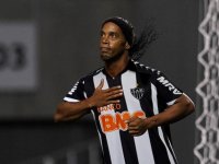 Ronaldinho pode trocar o Galo pelo Peixe