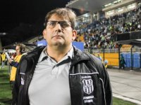 Adversário do Bahia renova contrato de técnico