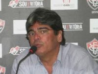 Carlos Falcão vibra com o acesso, mas lamenta queda no 2º turno