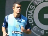 Ex-lateral do Vitória está próximo de fechar com Cruzeiro