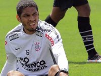 Ex-zagueiro do Vitória está na lista do Corinthians para o Mundial