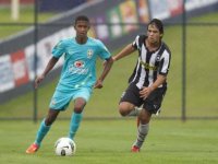 Lateral do Bahia embarca com a Seleção Sub-17