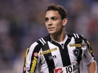 Sem espaço no Botafogo, atacante Caio deve ser negociado