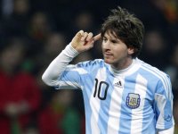 9 em cada 10 jogadores brasileiros elegem Messi o melhor do mundo