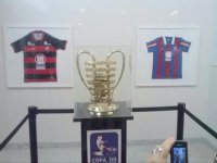 Taça de campeão da Copa do Nordeste está exposta em Salvador