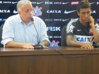 Corinthians rejeita proposta milionária por Paulinho