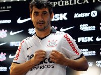 Bahia nega negociação com meia do Corinthians