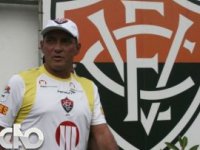 Treinador que passou pelo Vitória em 2012 assume o Náutico