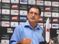 René Simões entrega cargo no Vasco e treinador lamenta