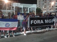 Torcedores do Bahia protestam contra a diretoria em Aracaju
