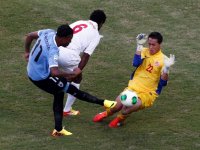  Uruguai goleia o Taiti e enfrenta o Brasil na semifinal