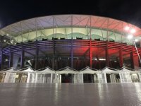 Confiram as imagens da Arena Fonte Nova ‘pintada’ com as cores do Bahia