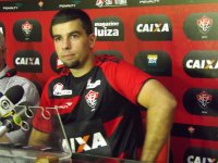 Abalado, André Lima lamenta lesão e fala em permanência no Vitória