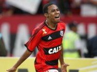  Sporting promete processar volante do Flamengo