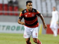 Zagueiro Renato Santos é o novo contratado do Vitória