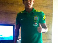 Lateral do Vitória se apresenta à Seleção Brasileira