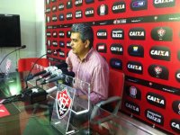Diretoria do São Paulo critica Ney Franco