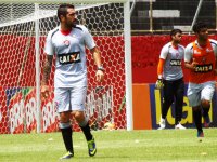 Vitória treina e Escudero está confirmado contra o Botafogo