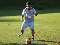 Com Maxi e Luiz Alberto, Vitória treina no Barradão