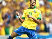 Neymar volta a concorrer ao gol mais bonito do ano pela Fifa