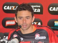 Juan esquece história no Flamengo e declara torcida pelo Atlético (PR)