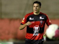 Michel é vetado para jogo com Flamengo; Cáceres e Dinei jogam